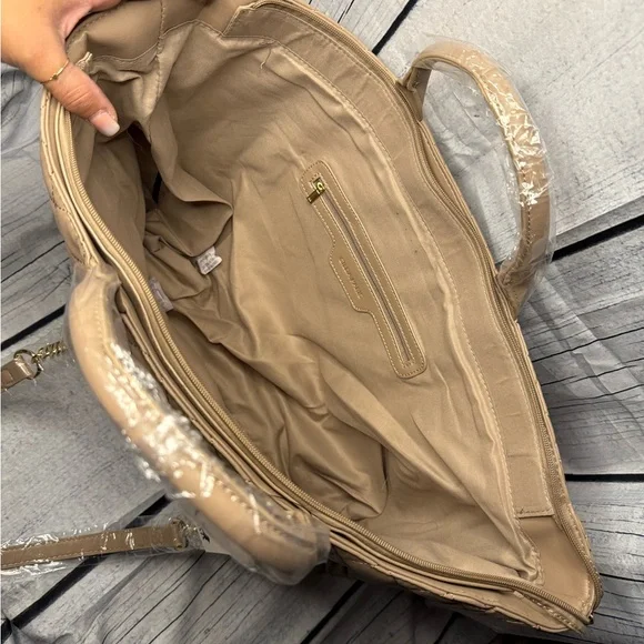 Tan Quilted Tote Bag with Diamond Pattern and Tassels - Picture 3 of 8